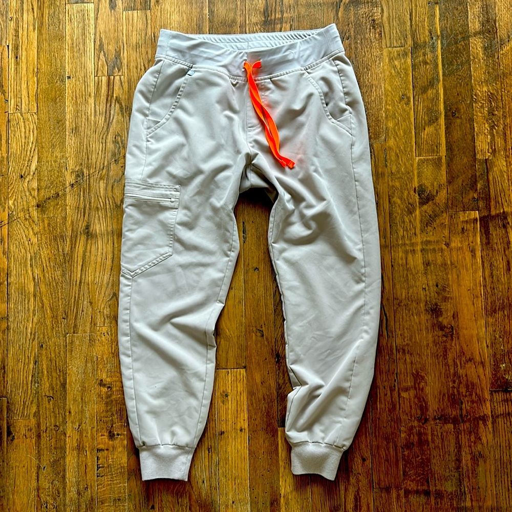 Figs Zamora jogger scrub pants. Size small petite. Color sand/tan